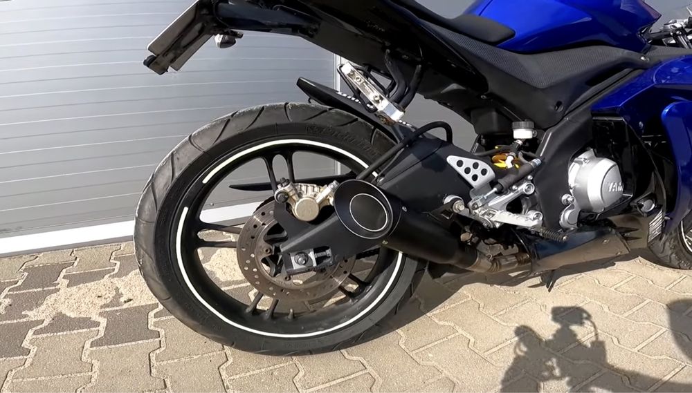 Sumontuotas sportinis duslintuvas Yamaha R125 ir MT-125 motociklui, gerinantis variklio našumą bei garsą. Sumontuoto išmetimo vaizdas