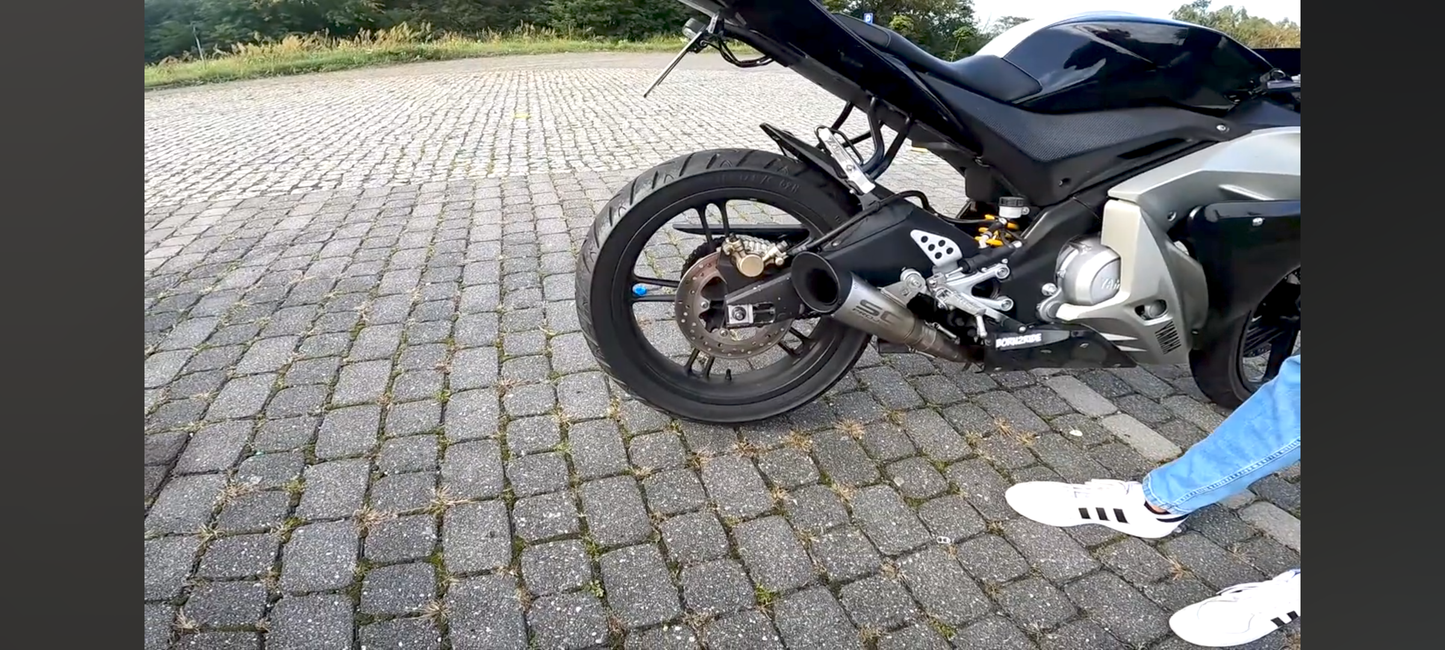 Sporty exhaust mounted on Yamaha R125 ir MT-125 motocycle. Great sound, aggresive look, db killer